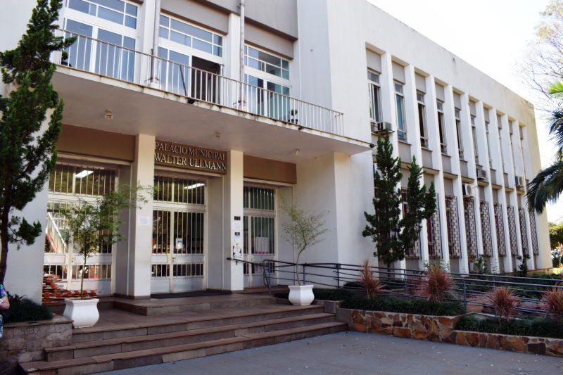 Prefeitura de Três de Maio abre concurso com 40 vagas